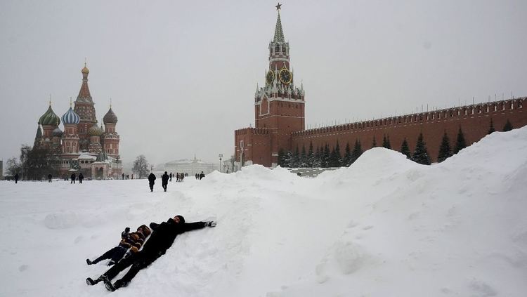 Снежен апокалипсис в Москва - задръствания и отменени полети