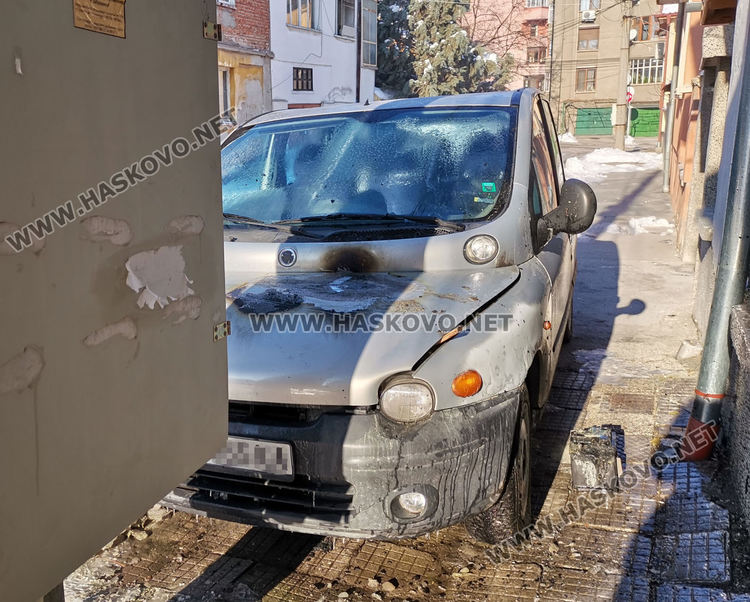 Кола пламна в Хасково, мъж е с изгаряния при пожар в къща