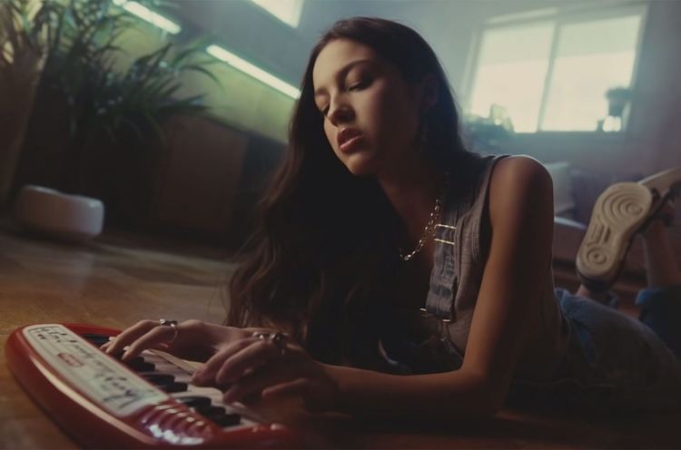 Оливия Родриго шеста поредна седмица начело в Hot 100 на "Билборд"