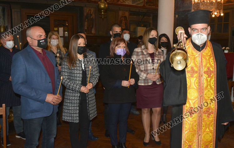 Коалиция ГЕРБ-СДС откри предизборната кампания в Хасково с водосвет за здраве и успехи