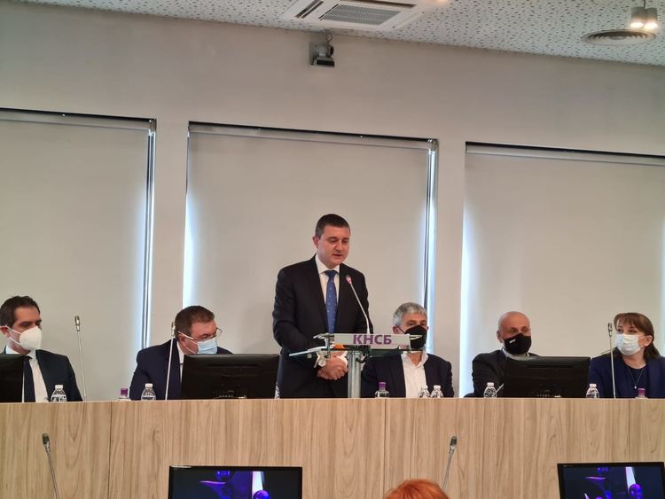 ГЕРБ: Запазваме нивата на данъците, повишаваме доходите, инвестираме допълнително в образованието и в здравеопазването