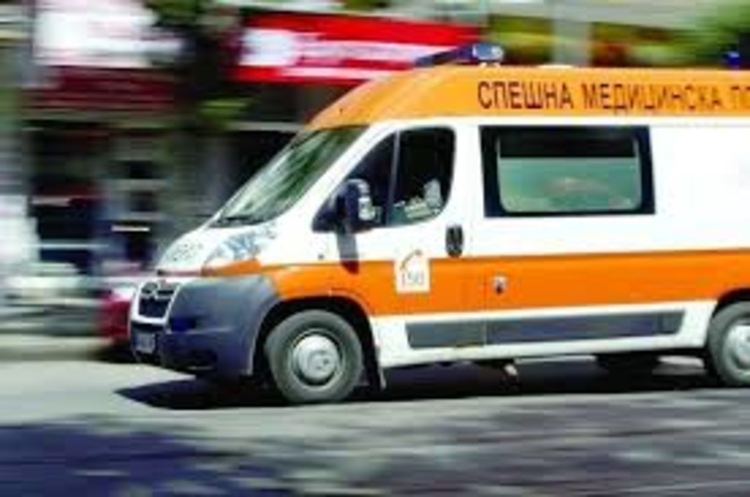 Катастрофа в Триград:Камион се обърна в двора на горското, трима са ранени