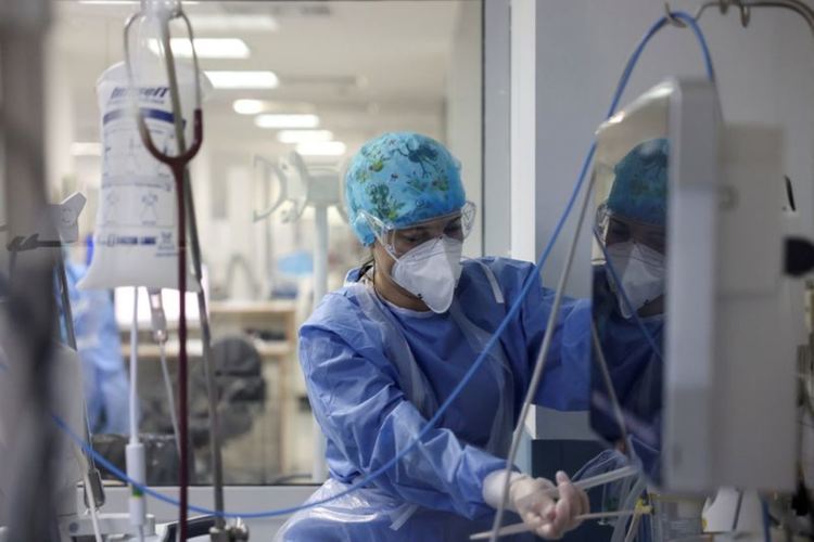 Гърция може да започне държавна мобилизация на лекари заради пандемията