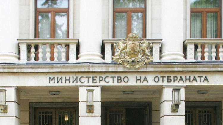 Задържаха двама военнослужещи по подозрение за изнасяне на класифицирана информация