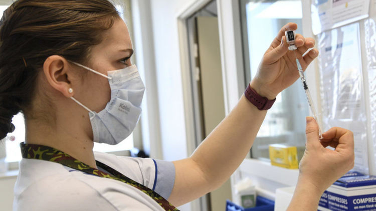 Когато и PCR тестът не помага - Франция е обезпокоена от нов вариант на вируса