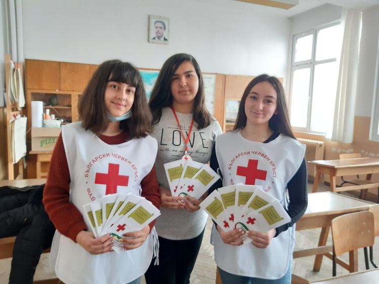 Доброволци на БМЧК в Джебел с информационна кампания срещу туберкулозата