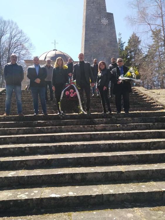 Кандидатите за народни представители от ВМРО се поклониха пред загиналите в боевет на връх Следногорец