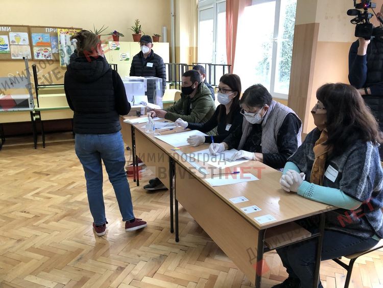 РИК отстранява бабата на секретаря на избирателната секция в село Райново от същата секция