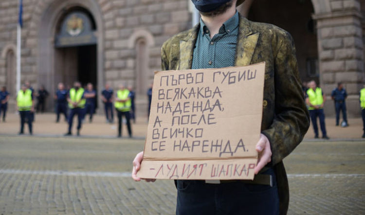 Едни се борят за 60 млрд., други за бъдеще