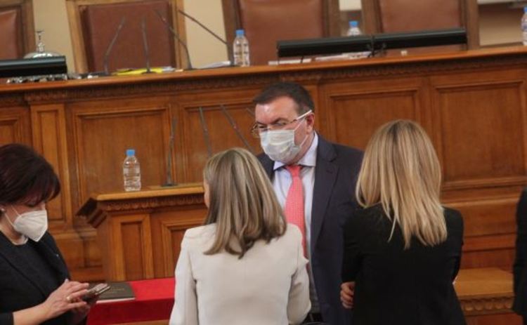 Ангелов: Парламентът да избере нов оперативен щаб още днес