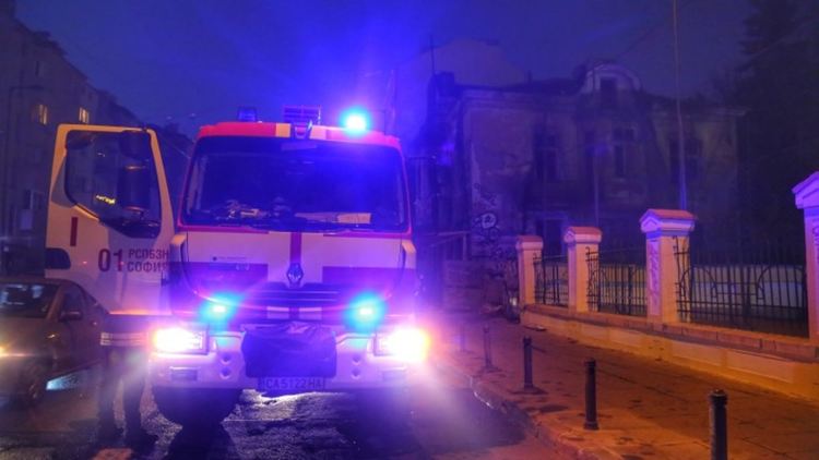 Пожар в столичен хотел, евакуираха гостите