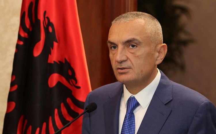 Албанският парламент формира комисия за евентуално отстраняване от длъжност на президента