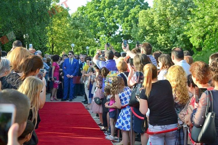 Димитровград отново постила червения килим за абитуриентите