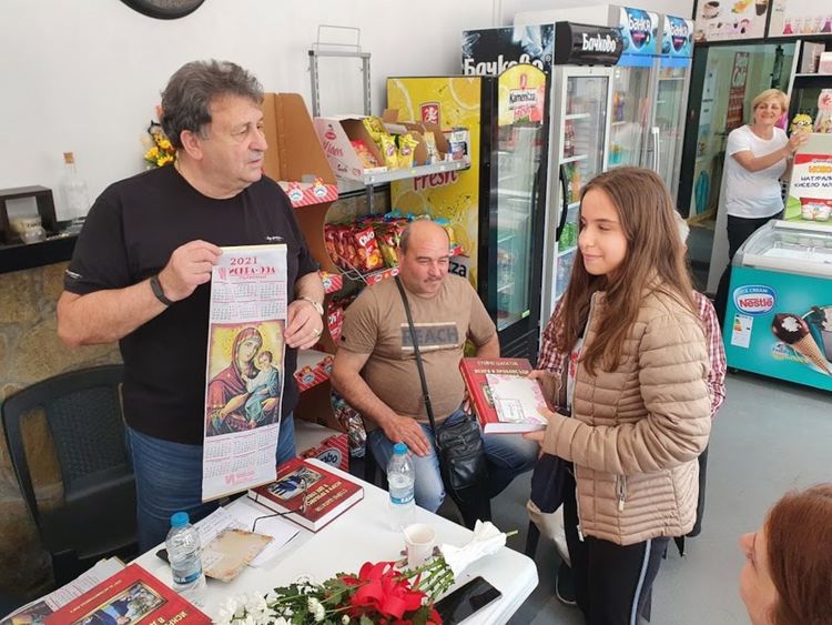 В навечерието на 24 май Стойчо Шапатов направи жест към изявени ученици от село  Градина