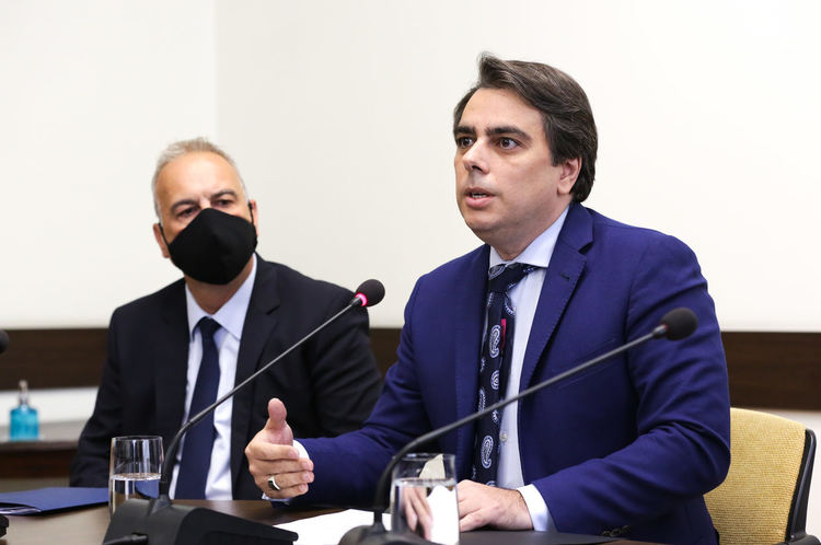 Асен Василев: НАП не успели да съберат близо 10 млрд. лева задължения