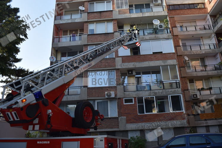 Спасители проникнаха в жилище, помогнаха на болен човек