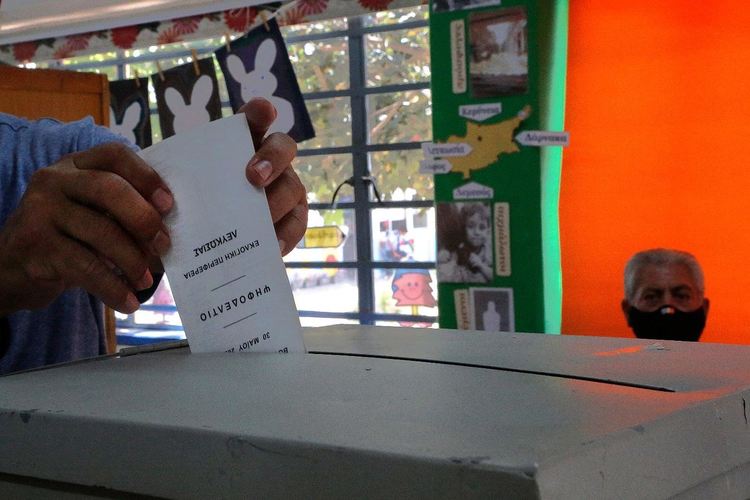 Управляващите в Кипър печелят парламентарните избори, крайнодесните увеличават подкрепата си