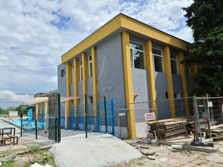 Ремонтните дейности на щанги залата в Асеновград и на тази в село Тополово са почти на финала