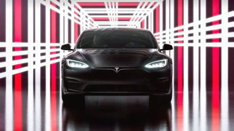 Tesla започна доставките на новия си Model S Plaid