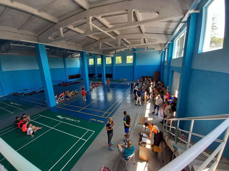 Първи турнир по бадминтон за деца проведоха в новата зала 