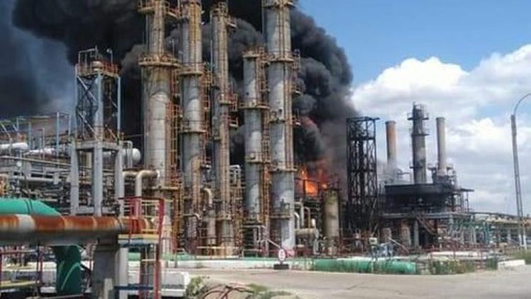 Експлозия в най-голямата петролна рафинерия в Румъния на Черно море