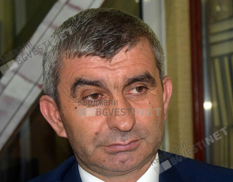 Проблеми с изборните секции в Турция, в Истанбул отвориха със закъснение