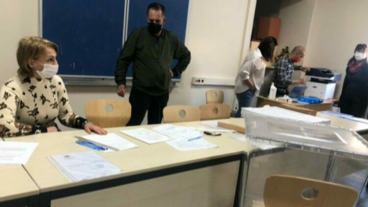 Скандал в секция в изселническия квартал Байрампаша в Истанбул,  намеси се полиция