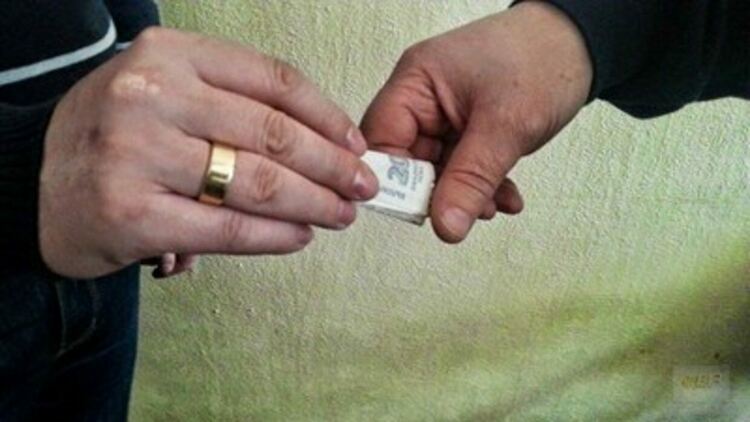 56-годишен мъж се опита да подкупи димитровградски полицаи