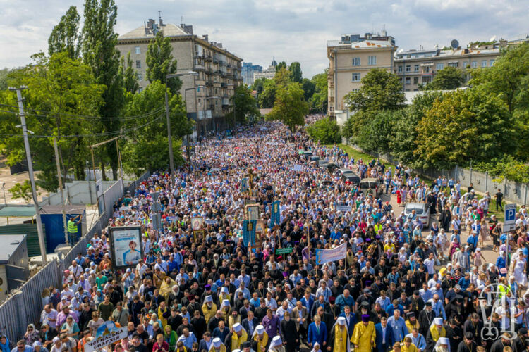 350 хиляди православни вярващи на Великото литийно шествие в Украйна