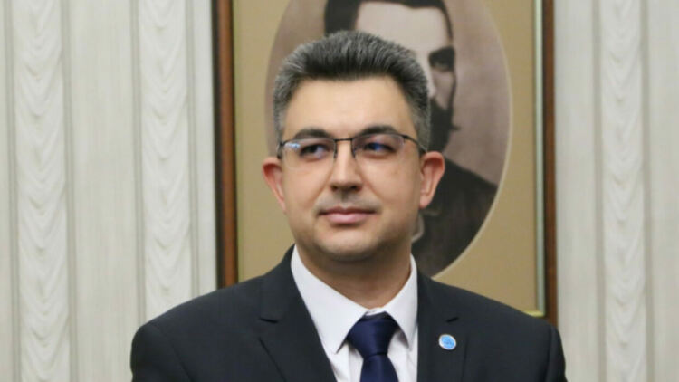 МОН провери дисертацията на Пламен Николов, информацията "оскъдна"