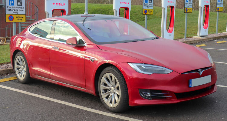 Tesla вдигна цената на Model S с 5000 долара