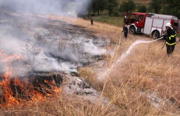 Мълния запали пожар край Змеица, влекач се подпали в движение