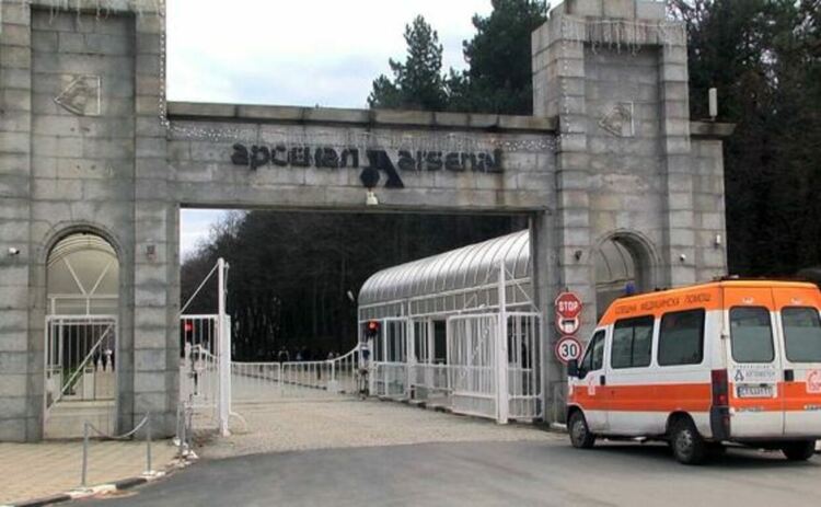 Взрив във военния завод Арсенал, има загинал