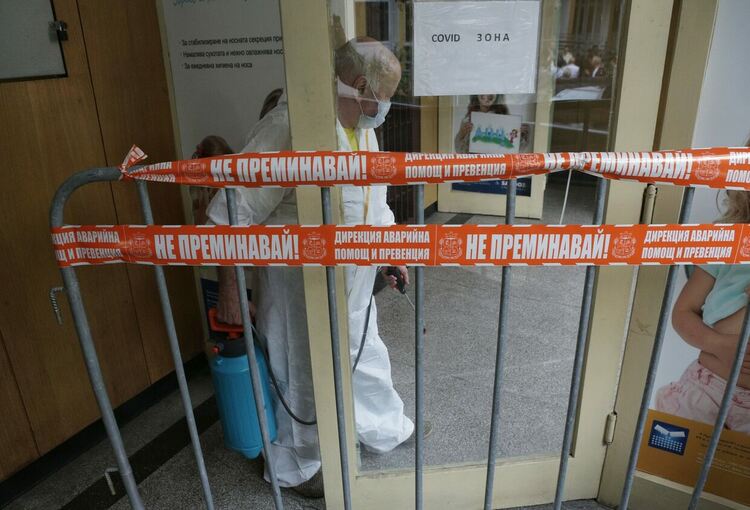 Разкриваме над 100 COVID зони за безплатно лечение извън болниците