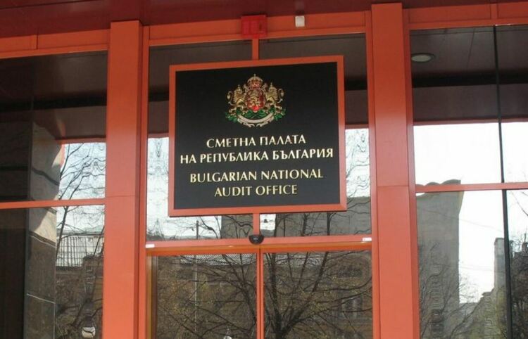 Министърът на икономиката контролира "Плод-Зеленчук" в Габрово, но не и "Кинтекс" и ВМЗ