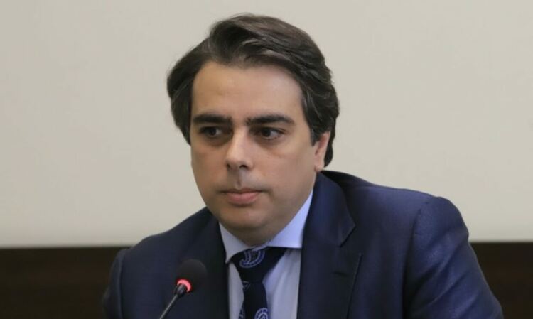 885 милиона лева излишък в бюджета прогнозира МФ
