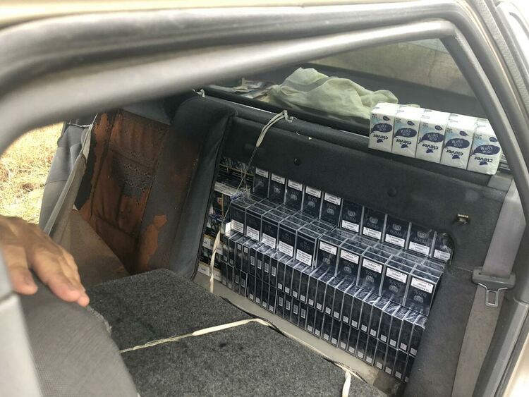 Откриха 100 780 безакцизни цигари в три автомобила и имот в Хасковско