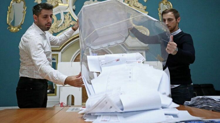 Очаквано партията на Путин води на изборите в Русия