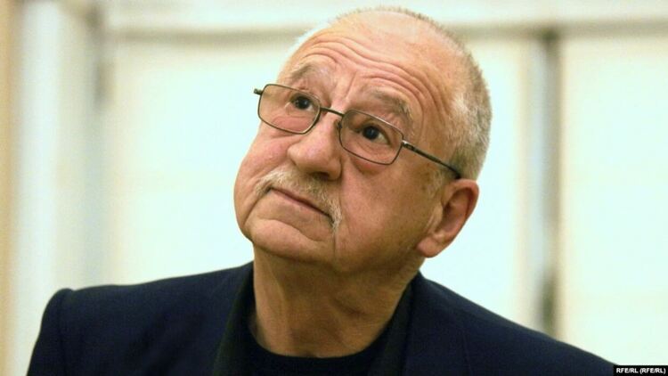 С хумор и критика. Павел Поппандов на 75