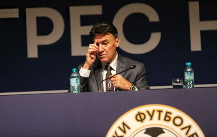 Драматична развръзка: Борислав Михайлов остава президент на БФС