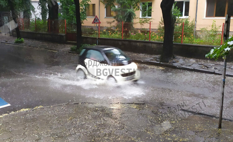 Отново оранжев код за опасни валежи в Кърджали и областта