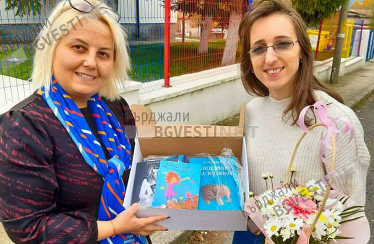 Ротари клуб Момчилград дари книги за Деня на народните будители