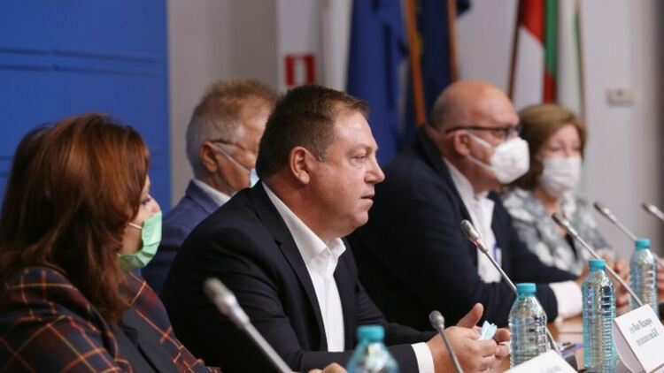 Съсловните организации очертаха кризата със Здравната каса