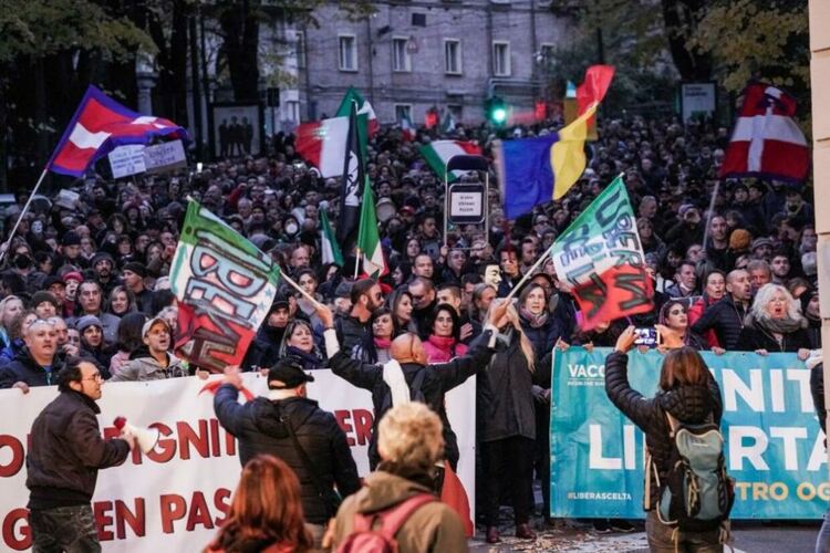 В Италия отново излязоха на протест срещу въвеждането на зеления сертификат 