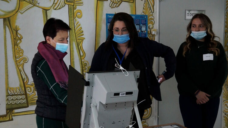 Проблем с машина в с.Хвойна, в 15-та секция в Смолян също спряха работа за 15 минути