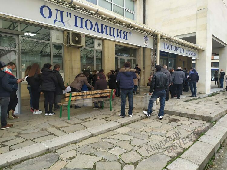 Паспортна служба издава удостоверения с които може да се гласува,ако нямате валиден документ за самоличност