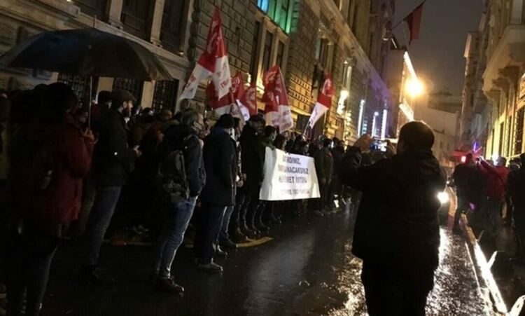Протести в Анкара и Истанбул срещу поредния срив на турската лира, призиви за оставка на правителството