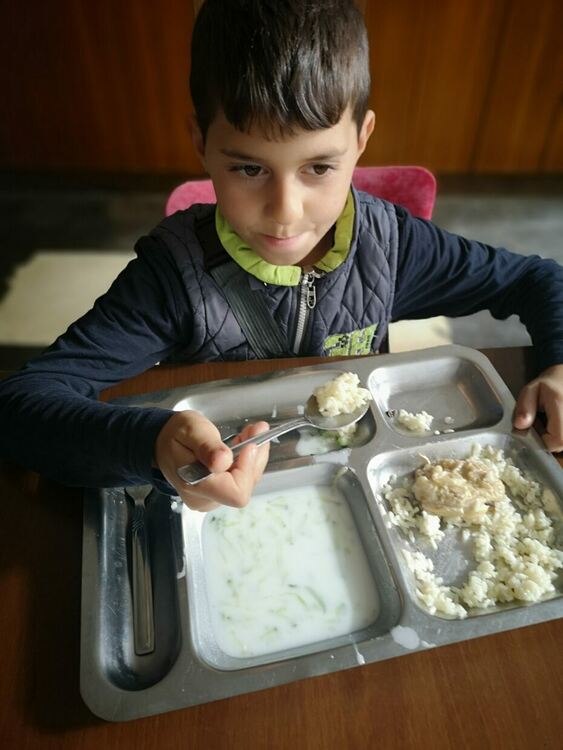 БЧК осигури топъл обяд за деца от с.Бенковски