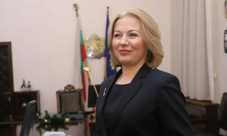 Министър Йорданова: Главният прокурор Иван Гешев не отговаря на изискванията за заемане на длъжността
