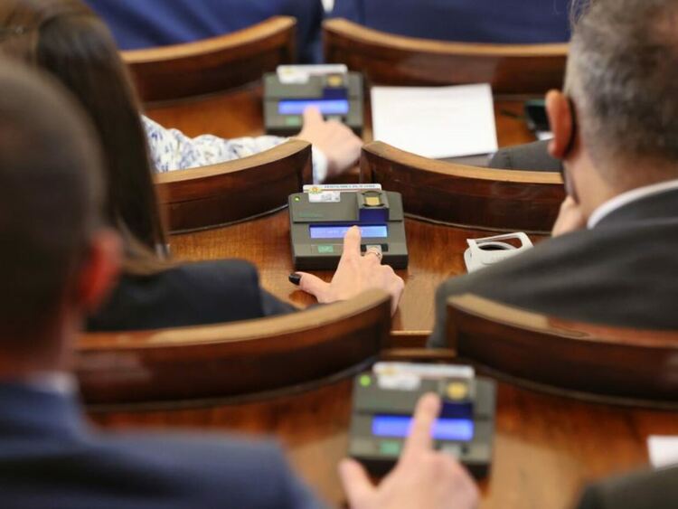 Мораториумът върху цените на електроенергията, топлинната енергия и ВиК услугите ще е до 31 март